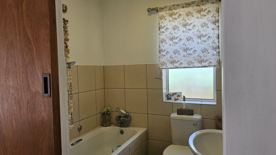 4 Bedroom Property for Sale in Stilbaai Wes Western Cape